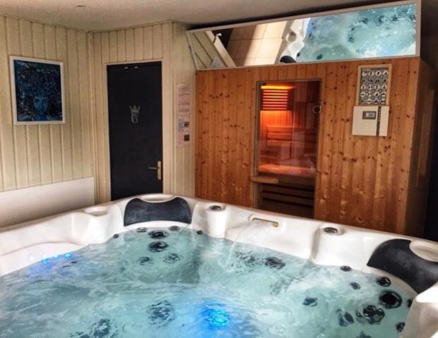 Gite Piscine Jacuzzi Privatises Clos Valentin Freulleville Esterno foto